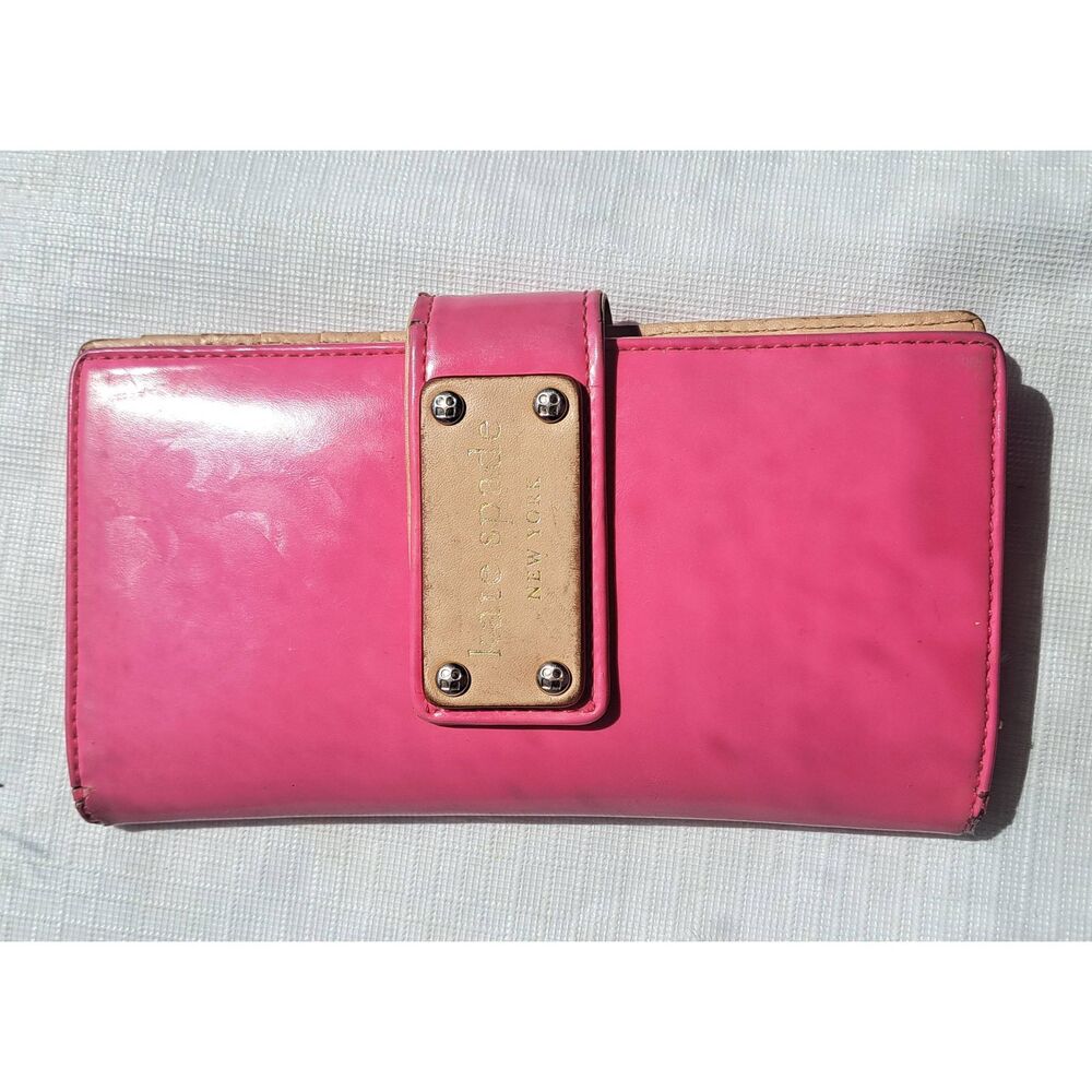 Kate Spade New York Pink Patent Leather Wallet Leather Plate Logo Snap Closure Y